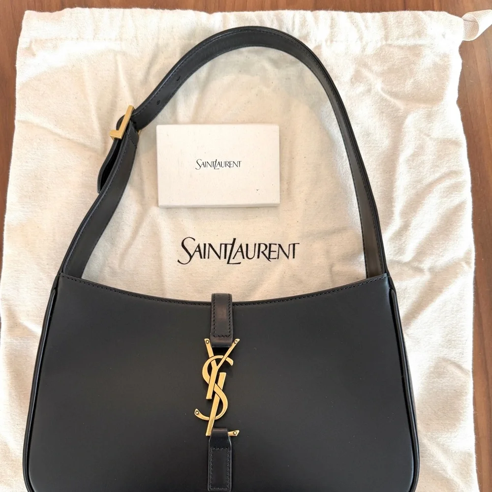 Yves Saint Laurent Le 5 à 7 bag in smooth leather - Picture 1 of 13